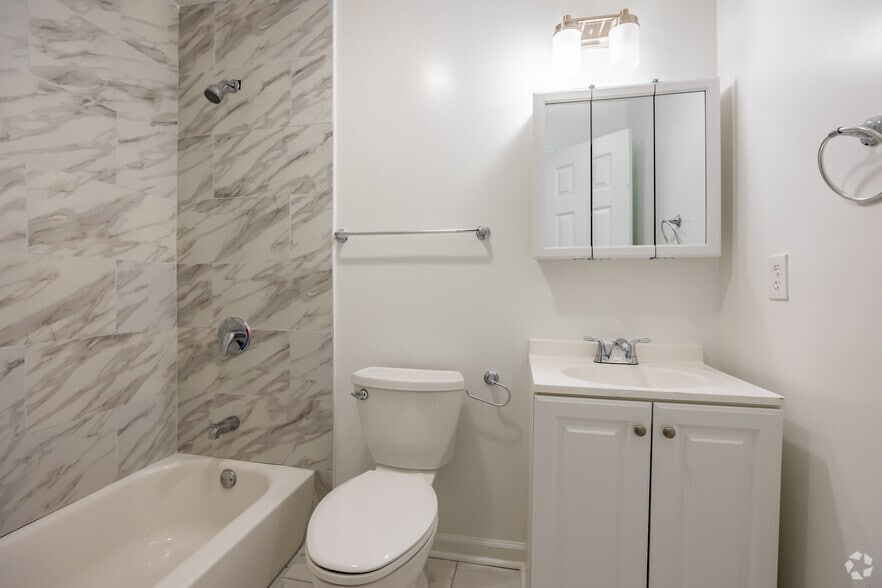1BR, 1BA - 605SF - The Villages at South River