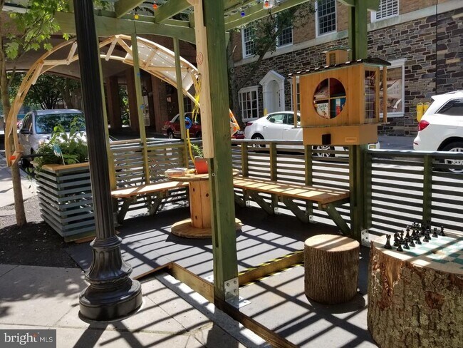 Building Photo - 10 Charlton St