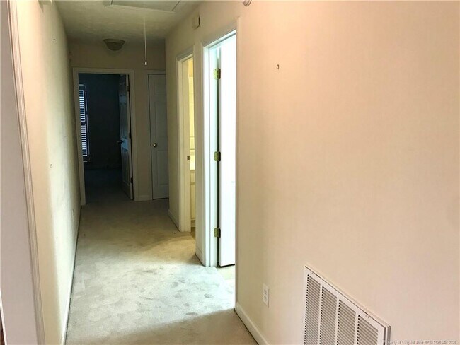 Building Photo - 614 Amberdale W Cir