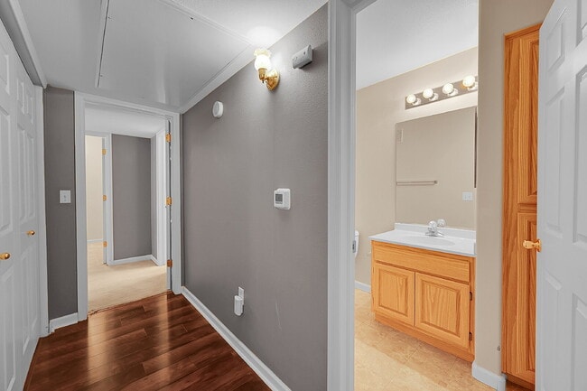 Building Photo - $2,050.00, 2-bed, 2 bath, located in Broom...