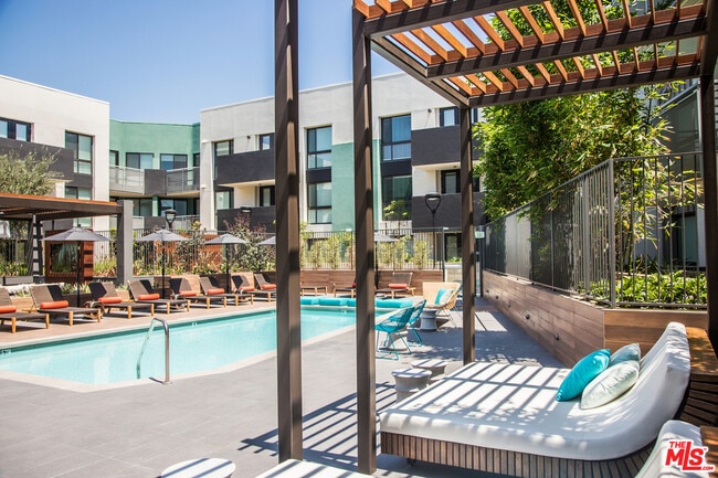 Building Photo - 8770 Washington Blvd