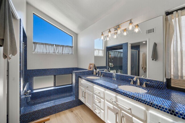 Building Photo - Experience Coastal Living at Its Finest in...