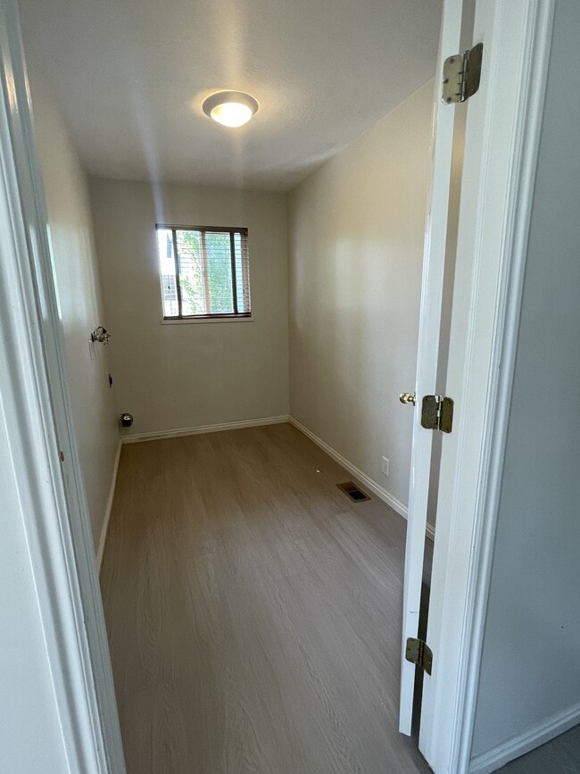Building Photo - 134 Lakeview Dr