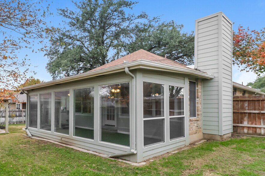 Building Photo - 200 Woodstone Dr