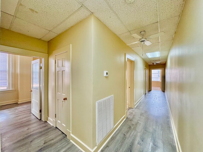 Building Photo - Downtown South Hill Apartment