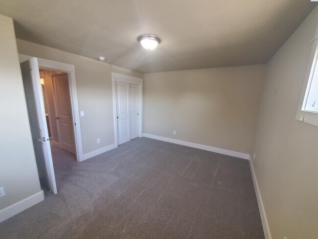 Building Photo - Columbia Point condo for rent