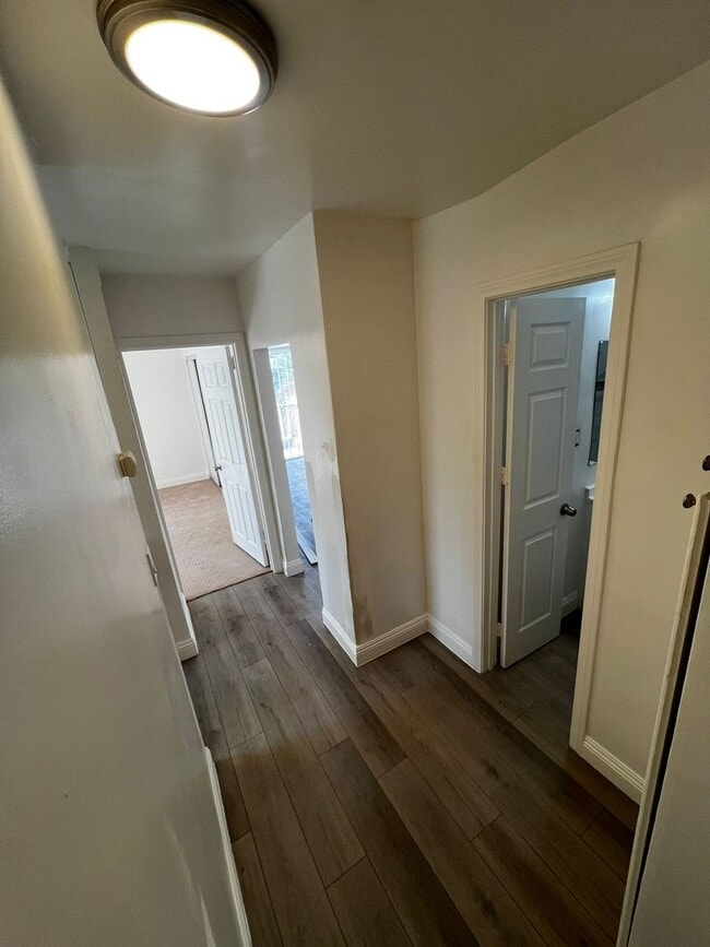 Building Photo - 2BR 1 BA Unit- Nice Yard and Carport, Remo...