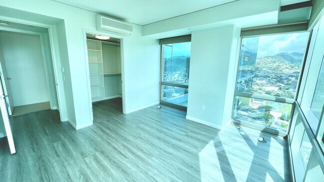 Building Photo - LUXURY DOWNTOWN PENTHOUSE w/ PANORAMIC VIE...