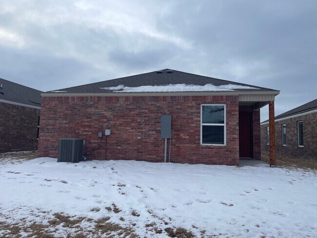 Building Photo - 3070 Vail Ave