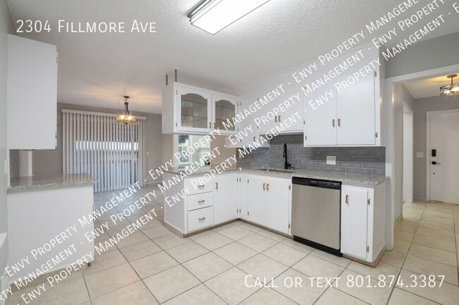 Building Photo - Spacious 4-Bed, 2 Bath Pet-Friendly Home w...