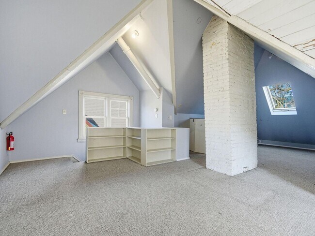Building Photo - 709 7th St SE
