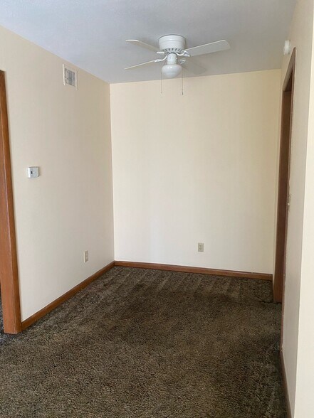 Building Photo - 1257 E Elm St