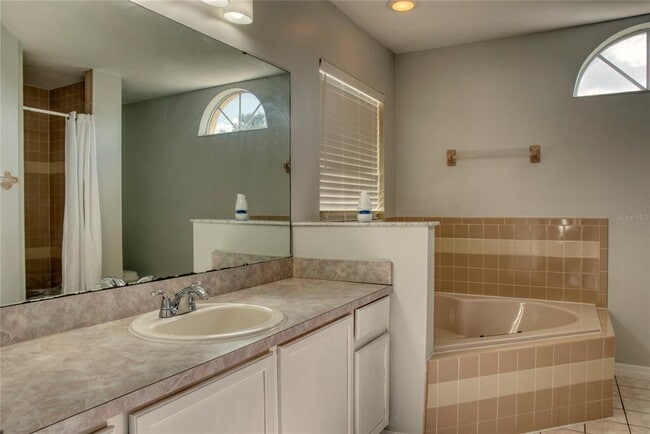 Building Photo - 1447 Kingston Way