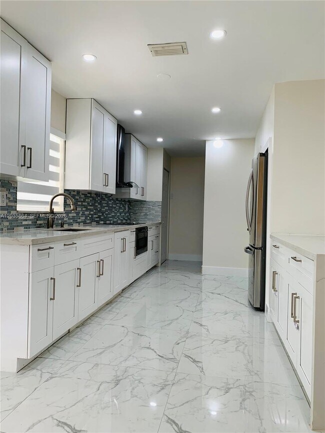 Building Photo - 17010 NW 53rd Ave