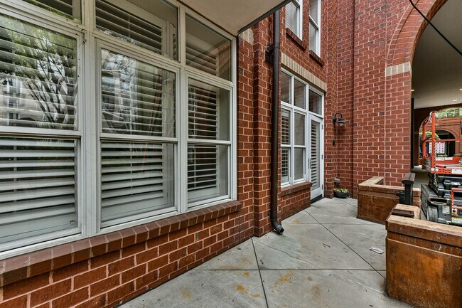 Building Photo - 1320 Fillmore Ave