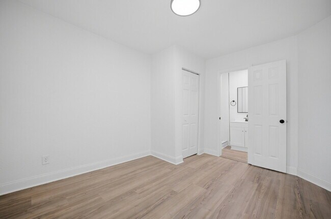 Building Photo - NEWLY REMODELED 4 BEDROOM COLONIAL HOME FOR RENT IN SUFFOLK!