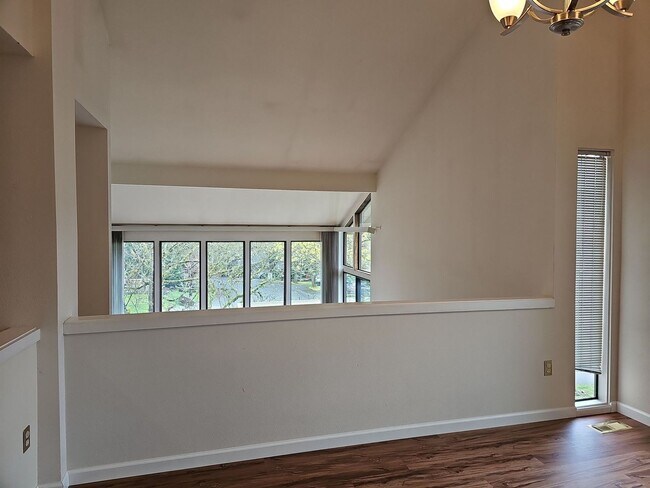 Building Photo - Amazing 3B/3B Single Family Home near Microsoft, prime Redmond location