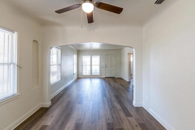 Building Photo - 1724 N West Ave