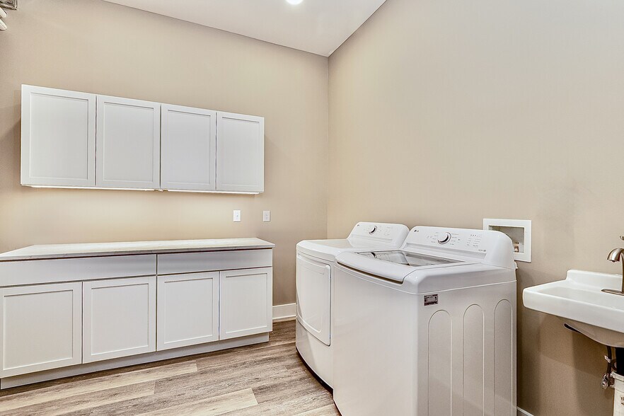 Building Photo - 1600 Bardstown Rd