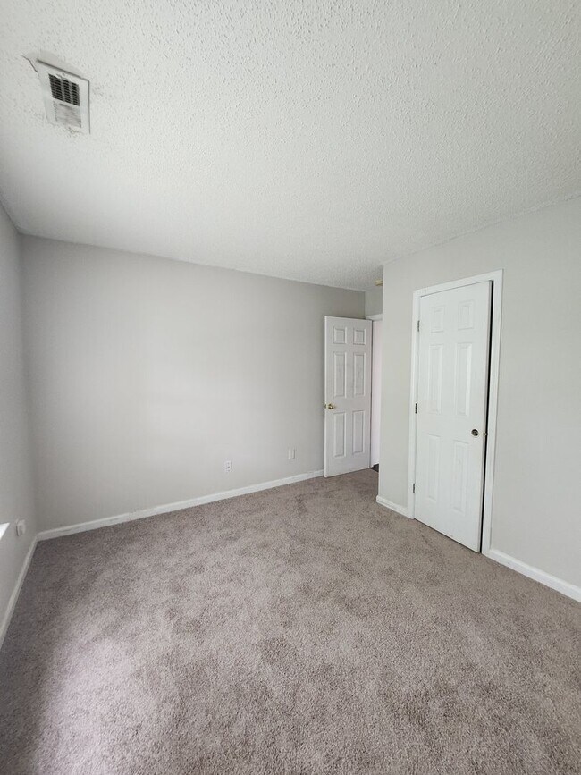 Building Photo - Ranch home in the Fairstone community