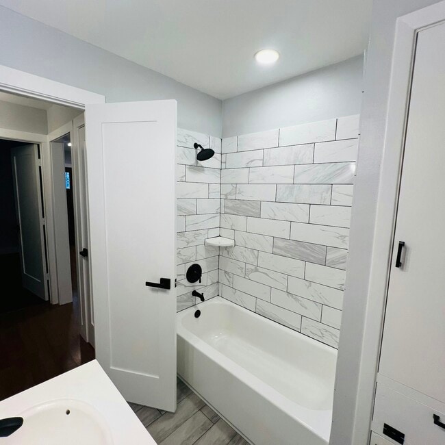 Building Photo - 925 Cimarron St