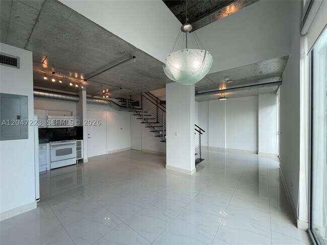Building Photo - 690 SW 1st Ct