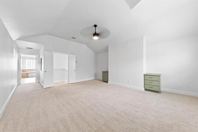 Building Photo - 419 W 26th St