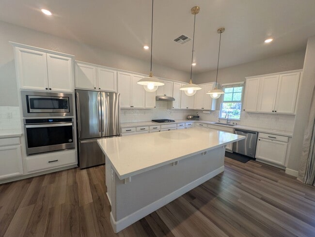 Building Photo - Pleasanton 4 Bed / 3 Bath, Top Rated Schools, Solar