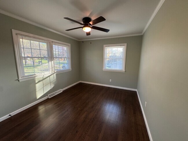 Building Photo - Move-in Ready!