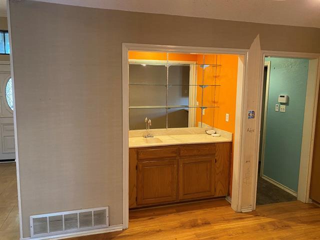 Building Photo - 8208 Willow Glen Ct