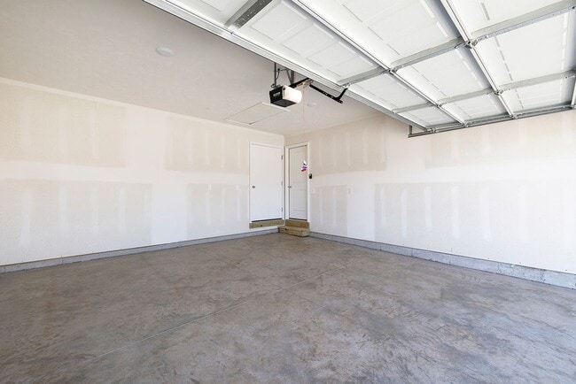 Building Photo - Newly built 3 bedroom-Westbury Gardens!