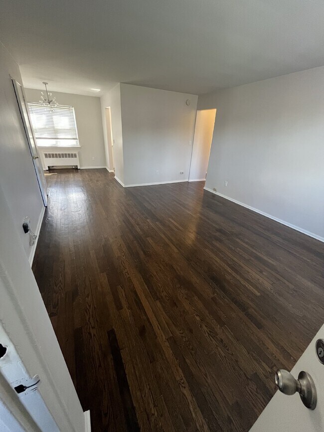 Building Photo - "Chic 1-Bedroom Condo Oasis with Granite Touches & Gleaming Hardwood Floors in Verona!"