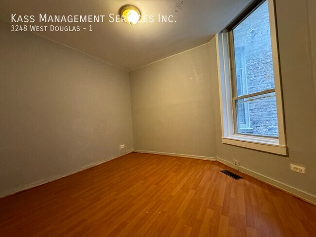Building Photo - Douglas Boulevard,  Spacious 4 bed 2 bath,...