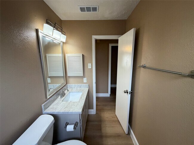 Building Photo - 17219 Foxfield Dr