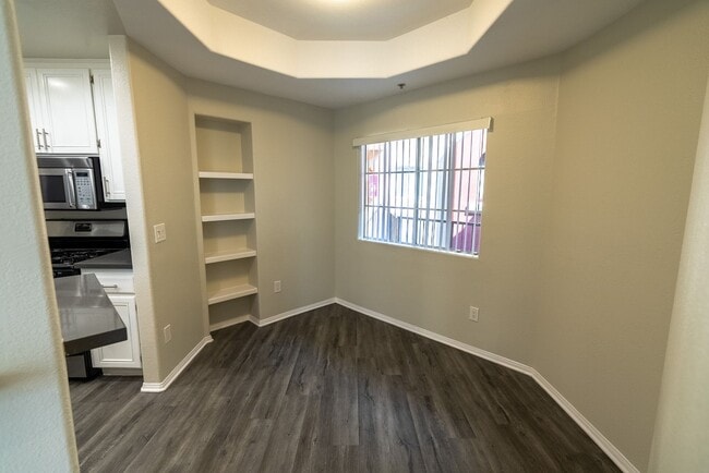 Interior Photo - 114 North Doheny Drive