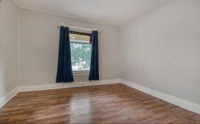 Building Photo - 811 Park St SW