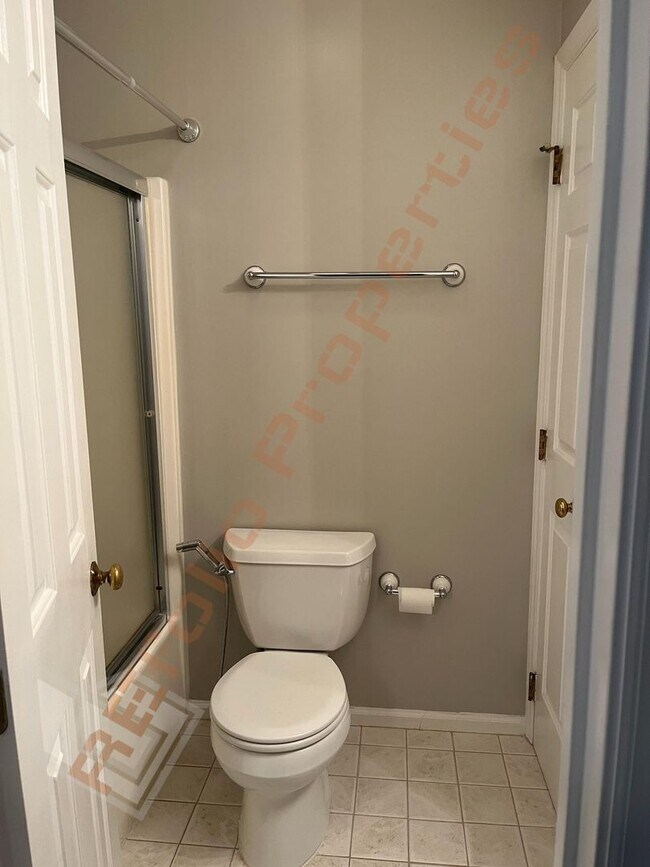 Building Photo - Charming 2-Story 2 BR Townhome @ Paxton To...