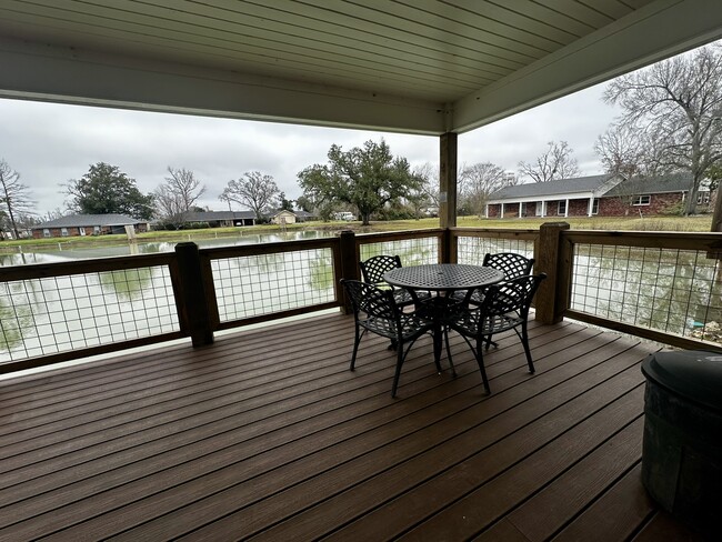 Building Photo - 2306 Timberlane Dr