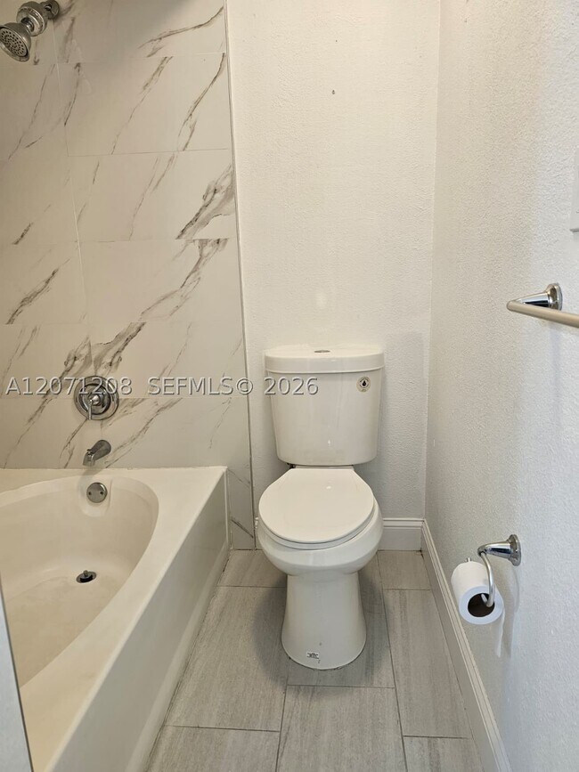 Building Photo - 10440 SW 156th Ct