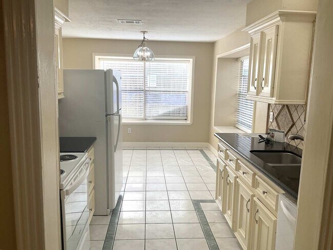 Building Photo - 9922 Appleridge Dr