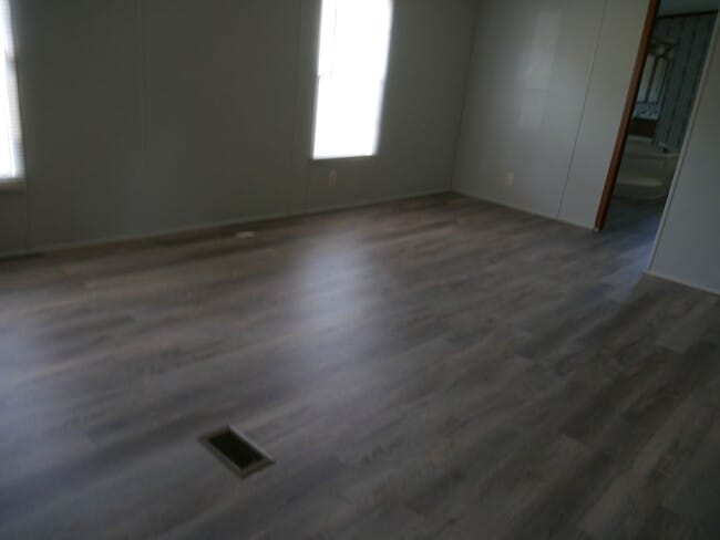 Building Photo - Adorable mobile home in Quitman