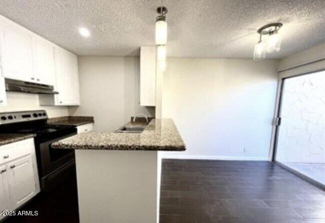 Building Photo - 8055 E Thomas Rd