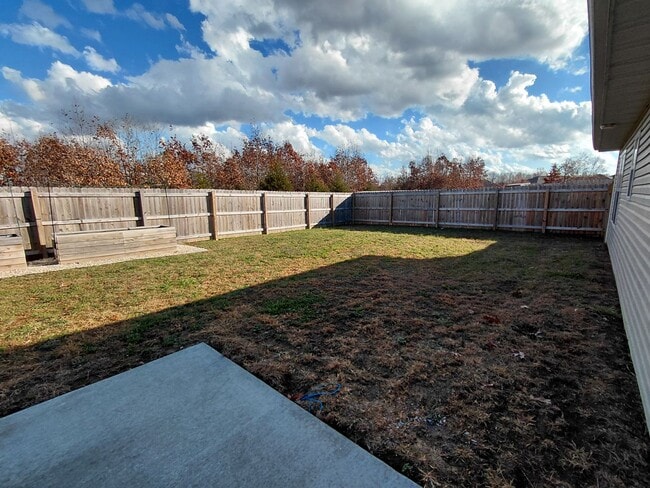 Building Photo - Beautiful home close to post