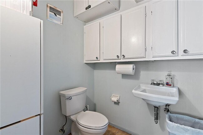 Building Photo - 95 N Birch Rd