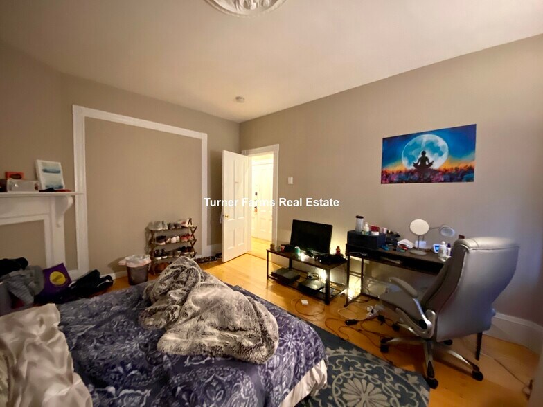 Building Photo - 13 Sachem St