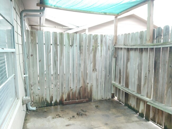 Building Photo - 5723 Crestmore Dr