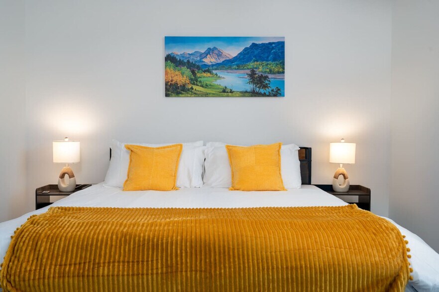 Building Photo - 5842 Leisure Ln