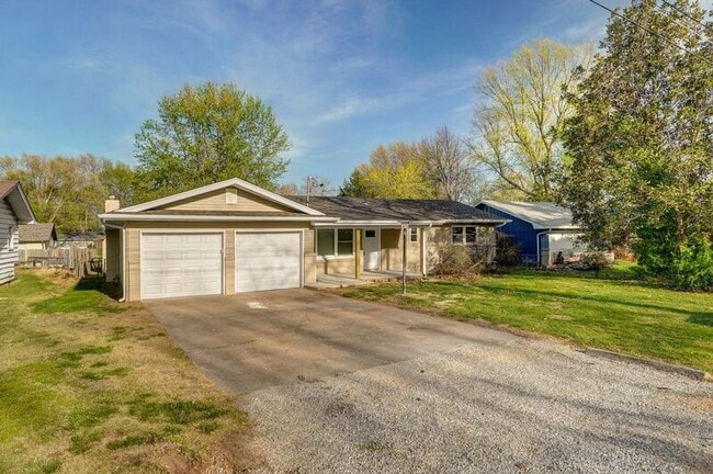 Building Photo - 1920 S Mayfair Ave