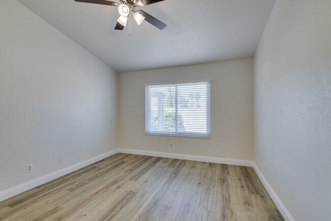 Building Photo - AVAILABLE 1/1/26- Beautiful 3-Bedroom, 2-Bathroom Home in Green Valley