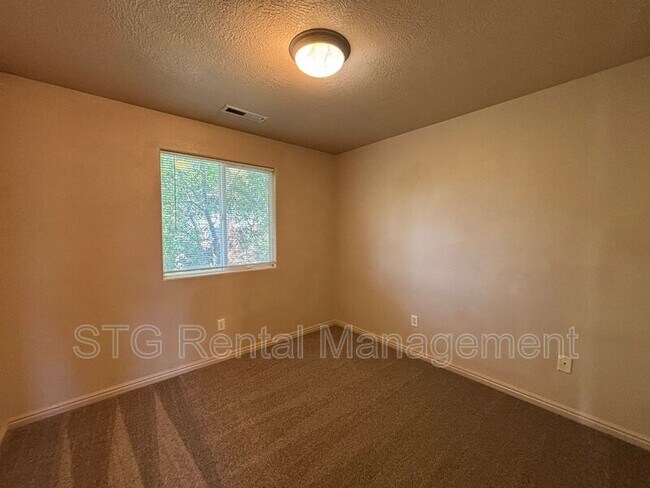 Building Photo - 2642 E 750 N